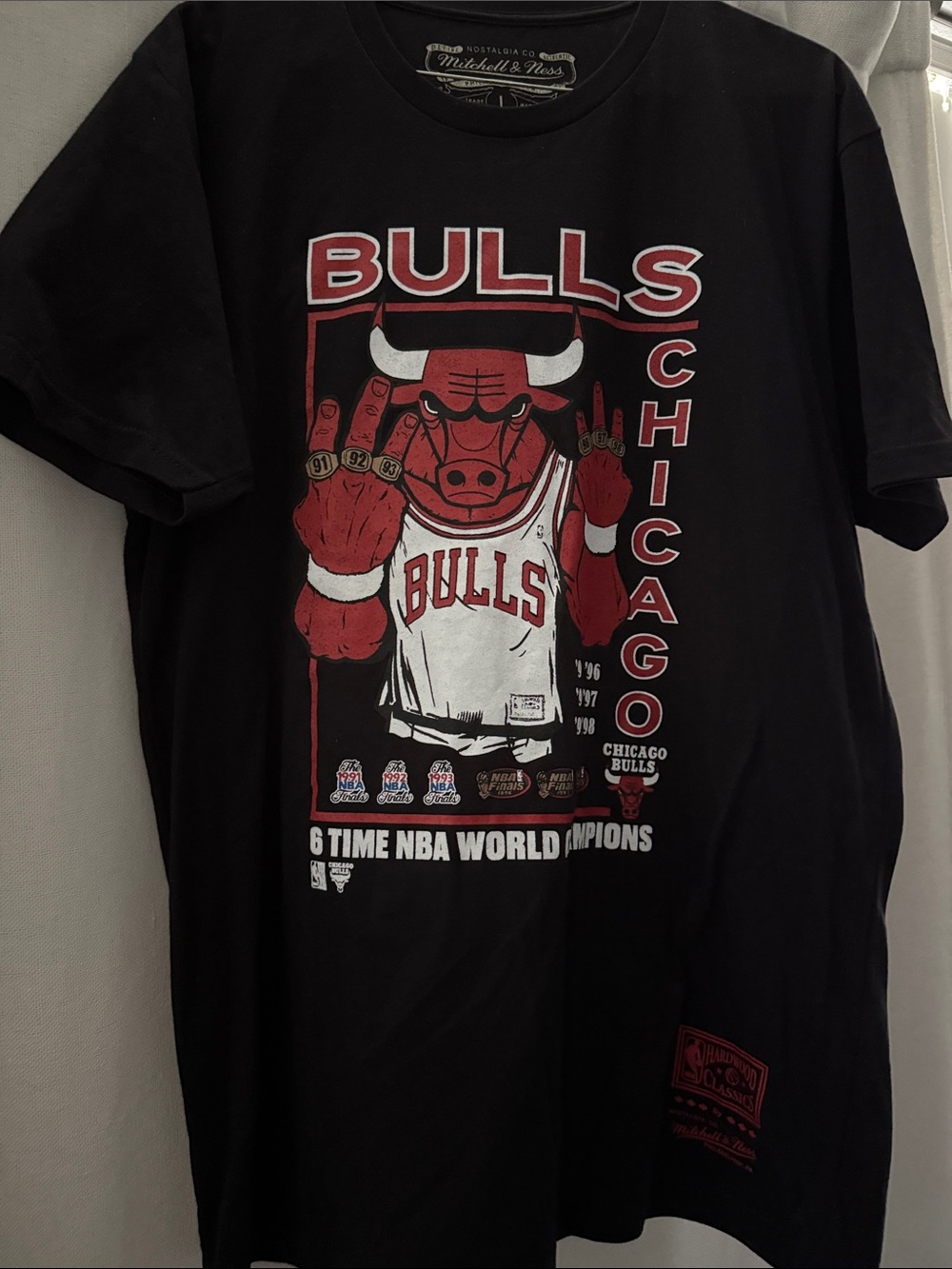 Mitchell & Ness Chicago Bulls Graphic Tee
